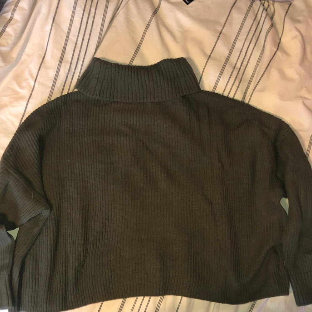 Turtle Neck Cropped Sweater